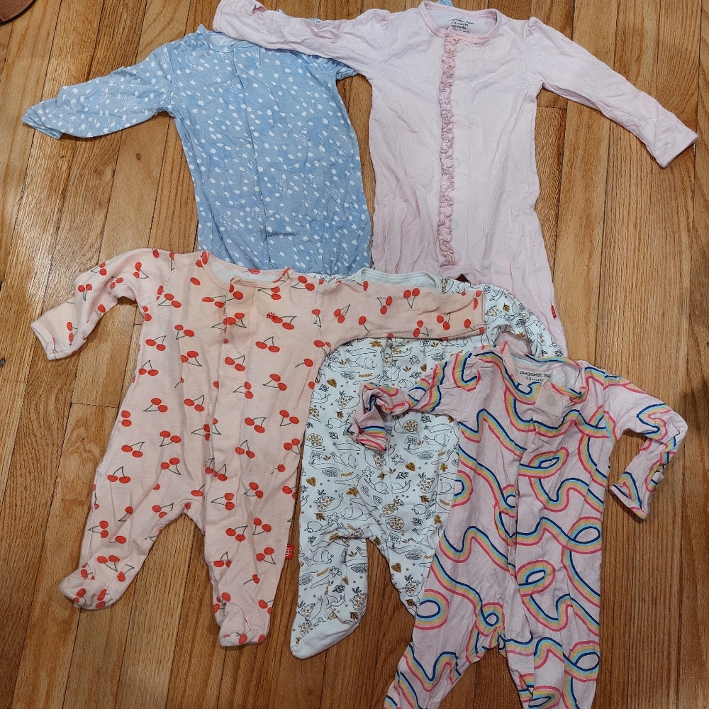Magnetic Me Pajamas 5pc Lot Various Sizes 0-3 / 3-6 / 6-9 Sleep and Play